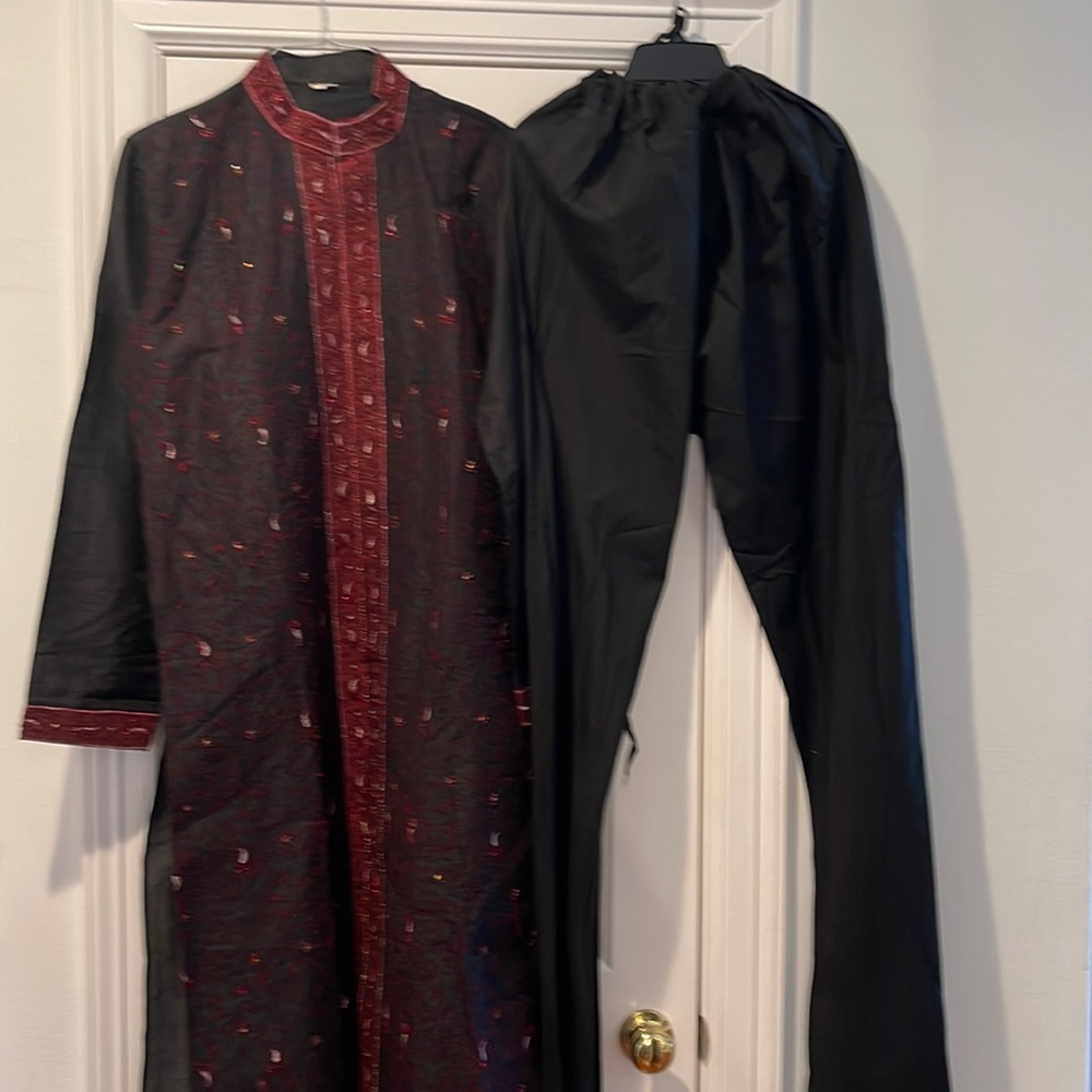 Men’s Indian Row silk embroidered kurta & pajama new size medium,high end store